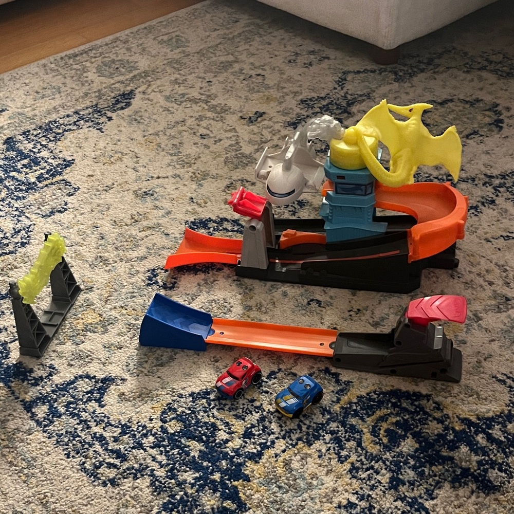 Hot Wheels Action and Ptero Port Attack Playset